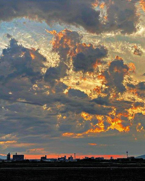 Sky Clouds Asethetic Orange Badal Background, Black Lover Wallpaper, Black Lover, Pet Logo, Photoshop Backgrounds Free, Blurred Background Photography, App Background, Beach Background Images, Best Poses For Photography