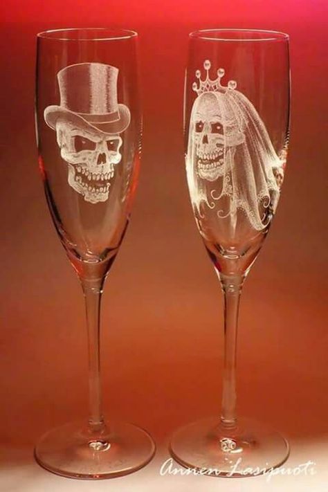 Skull bride and groom Biker Wedding, Rockabilly Wedding, Halloween Themed Wedding, Skull Wedding, Rock Wedding, Goth Wedding, Dark Wedding, Wedding Glasses, Skull Decor