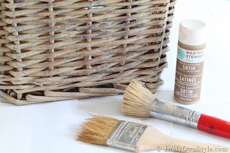 how-to-stain-a-basket-grey-or-gray-like-driftwood Driftwood Basket Diy, French Country Farmhouse Bathroom Ideas, Painting Longaberger Baskets Ideas, Staining Baskets, How To Decorate Baskets, Wicker Basket Makeover, Painting Wicker, Painting Baskets, Painting Wicker Furniture