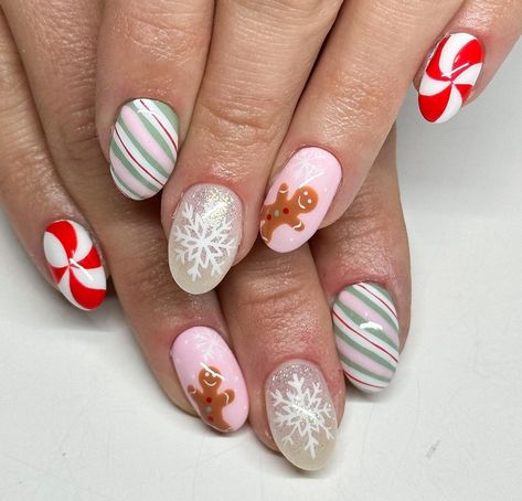 Nails Christmas Designs 2024, Gel Xmas Nails, Nail Designs December, Italy Themed Nails, Christmas Nails Tree, Nail Ideas December, Pink Retro Christmas Nails, Christmas Nail Inspo Gingerbread, Groovy Christmas Nails