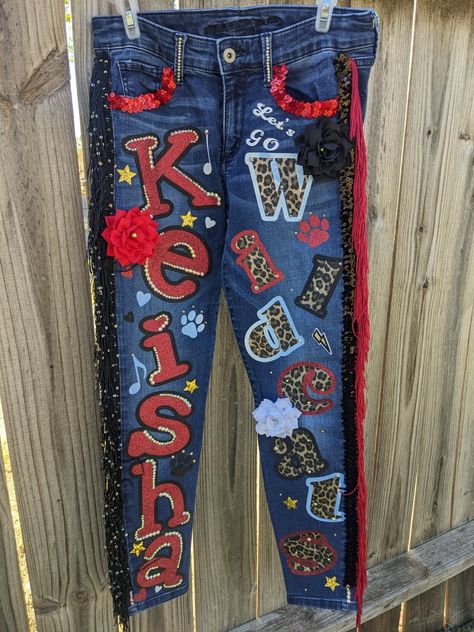 Here are the front of my daughter's spirit jeans Spirit Jeans Homecoming, Class Shirt Ideas High Schools, Homecoming Jeans Ideas, Hoco Jeans, Spirit Overalls, Decorated Jeans, Homecoming Pants, Senior Painted Jeans, Spirit Jeans