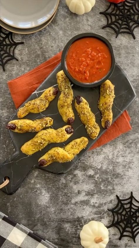 mezzetta on Instagram: Want to freak out your guests at your Halloween gathering? Make these Spooky Witch Finger Breadsticks to get everyone's attention! Witch Finger Breadsticks, Finger Breadsticks, Finger Appetizers, Olive Recipes Appetizers, Store Bought Pizza Dough, Halloween Pizza, Recipes Spicy, Pizza Roll, Spooky Witch