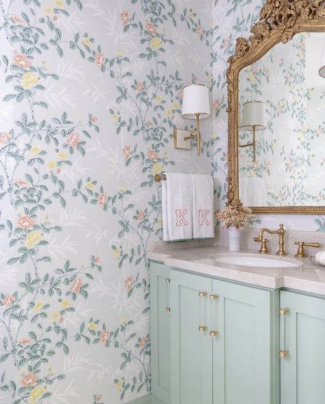 Grand Millennial Powder Room, Southern Powder Room, Grand Millennial Wallpaper, Grand Millennial Bathroom, Grand Millennial Kitchen, Matt Baker, Grand Millennial Decor, Grandmillenial Style, Powder Room Wallpaper