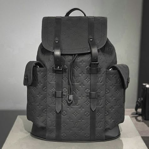 Louis Vuitton Bookbag, Cool Clothes For Boys, Bougie Closet, V Gucci, Sneaker Displays, Saving Money Diy, Urban Street Fashion, Sac Louis Vuitton, College Backpacks