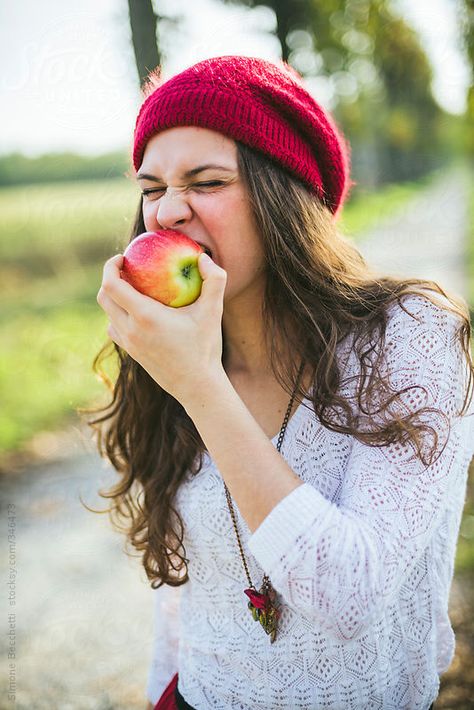 Young woman eating an apple. Eating Fruit Pose, Eating Apple Photography, Eating Apple Reference, Person Eating Reference, Woman Eating Apple, Feminism Painting, Eve Drawing, Woman Eating, Apples Photography