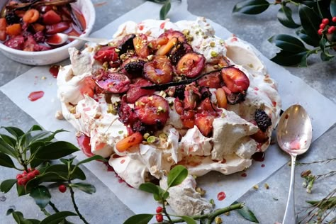 Tart London: How to make a spiced winter pavlova | London Evening Standard | Evening Standard Caramelized Fruit, Great British Food, Christmas Pudding Recipes, Spiced Fruit, Pavlova Recipe, Festive Desserts, Sunday Roast, Fruit Infused, British Food