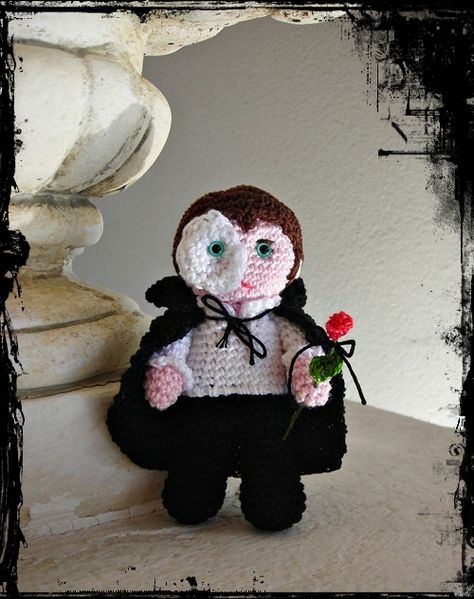 The Phantom of the Opera ♥ (my amigurumi) Nerd Crafts, The Phantom Of The Opera, Crochet Pillows, The Phantom, Halloween Crochet, The Opera, Phantom Of The Opera, Cute Stuffed Animals, Felt Dolls