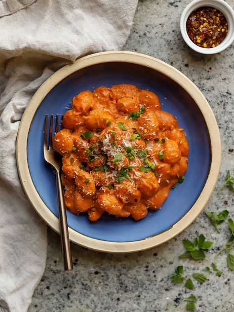 One Pot Vegan Gnocchi Alla Vodka — Kula's Kitchen Gnocchi Recipes Vodka Sauce, Gnocchi Vodka Sauce, Gnocchi With Vodka Sauce Cream, Spicy Vodka Gnocchi, Vegan Pasta Alla Vodka, One Pot Gnocchi, Vegan Vodka Sauce, Vegan Gnocchi, Vegan Pasta Dish