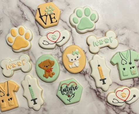 Veterinary Cookies Decorated, Dog Bone Royal Icing Cookies, Cookies For Veterinarian, Vet Tech Cookies Decorated, Vet Cookies Decorated, Vet Tech Graduation Party Ideas, Vet Cake, Veterinarian Graduation, Vet Graduation