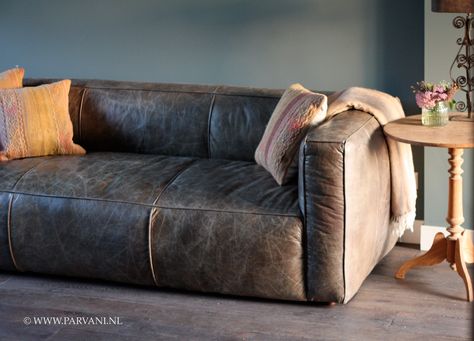 Couch Sets, Bachelor Pad Decor, Leather Couches Living Room, Modular Sofa Design, Best Leather Sofa, Vintage Bank, Leather Sofa Living Room, Unique Sofas, Modern Exterior House Designs