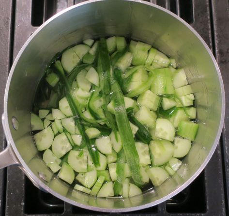 Cucumber Simple Syrup Recipe, Cucumber Simple Syrup, Lemonade Simple Syrup, Cucumber Lemonade, Soda Syrup, Pork Soup, Lemonade Cocktail, Simple Syrup Recipes, Cocktail Syrups