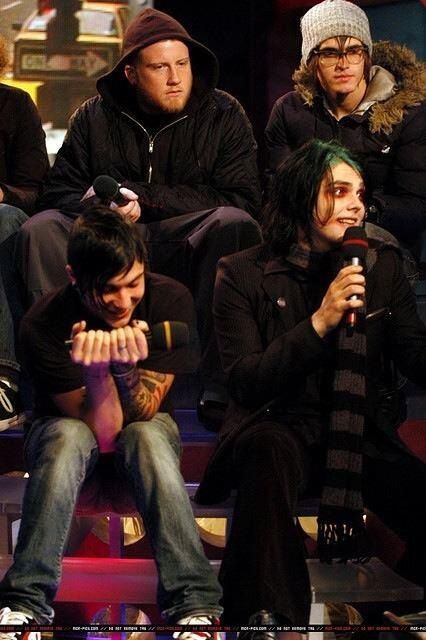 Gerard And Frank, I Love Mcr, Mikey Way, Life Decisions, Me As A Girlfriend, Frank Iero, Gerard Way, Emo Bands, My Chemical