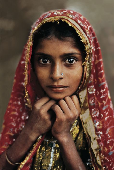 Village girl, Jaipur, Rajasthan." © Steve McCurry Steve Mccurry Photos, Orang India, Steve Mc, Steve Mccurry, Afghan Girl, Village Girl, Indian Woman, We Are The World, Magnum Photos