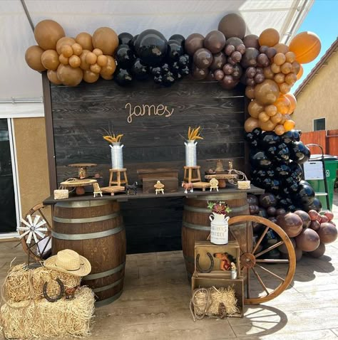 Jackyes_party_decor on Instagram: "James western 15th birthday 🐴🤠 Thank you Dora for your trust and also the video of his reaction was priceless. Glad he really loved everything 🤎 🐎🐴🤎 By @jackyes_party_decor #209partyplanner #209balloons #209partydecor #209 #partydecorations #decoracionesparafiestas #partyplanner #jackyespartydecor #stockton #manteca #frenchcamp #tracy #patterson #turlock #ceres #ripon #keyes #hilmar #waterford #hughson #riverbank #oakdale #modesto #frenchcamp #empire #lat 60th Birthday Western Theme, Western Back Drop Ideas, Bar Decoration Ideas Party, Western Cowboy Theme Party, Vaquero Theme Party For Men, 30th Cowboy Birthday Party, Rodeo Theme Party Decor, Western Balloon Arch, Ranch Theme Party