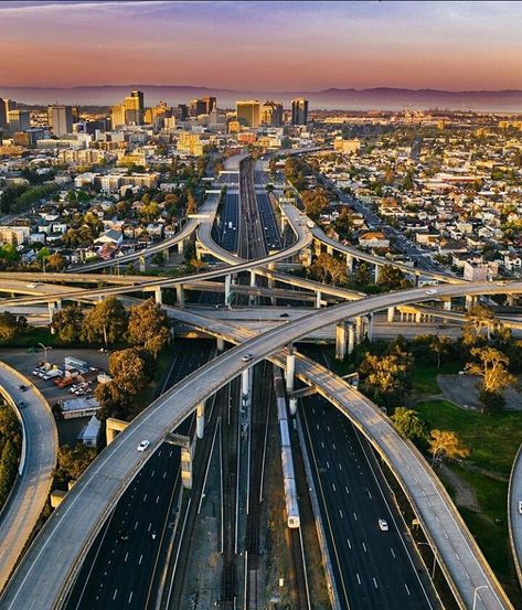 California Aesthetic, Oakland California, Sydney Harbour Bridge, Travel And Tourism, California Usa, Northern California, States Of America, United States Of America, Paris Skyline