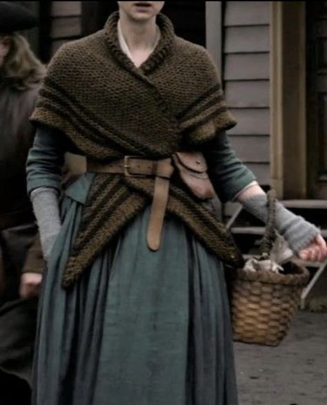 Outlander Style, 17th Century Clothing, Outlander Knitting, Outlander Costumes, Scottish Clothing, Knitted Shawl, Larp Costume, Claire Fraser, Century Clothing