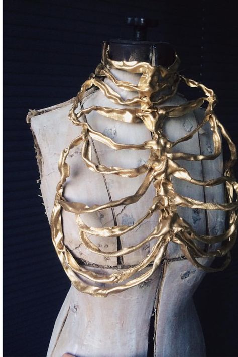 Skeleton Accessories Fashion, Skeleton Jewelry Aesthetic, Ribcage Accessory, Gold Ribcage Corset, Metallic Aesthetic Outfit, Skeleton Ribcage Corset, Diy Ribcage Corset, Ribcage Corset Diy, Ribcage Fashion