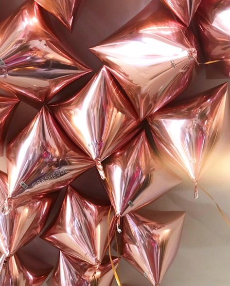 Rose Gold Color Aesthetic, Rose Gold Pictures Aesthetic, Rose Gold Pink Aesthetic Wallpaper, Black And Rosegold Aesthetics, Rose Gold Disco Ball, Rose Gold Silverware, Rose Gold Aesthetic, Gold Everything, Rose Gold Confetti