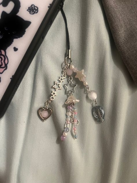 Jellyfish Keychain Aesthetic, Bag With Charms Aesthetic, Bead Jellyfish, Jellyfish Beads, Bag Charm Beads, Jellyfish Keychain, Aesthetic Phone Charms, Phone Charms Aesthetic, Phone Charms