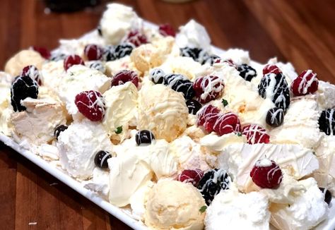 Eaton Mess Recipe, Eton Mess Recipe, Eaton Mess, Amazing Christmas Desserts, White Choc, Eton Mess, Trifle Recipe, No Cooking, Xmas Food