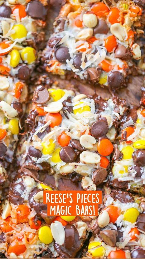 Magic Cookie Bar Recipe, Reese's Pieces, Brownies Chocolate, Magic Bars, Salty Treats, Cookies Brownies, Cookie Flavors, Halloween Magic, Halloween Food For Party