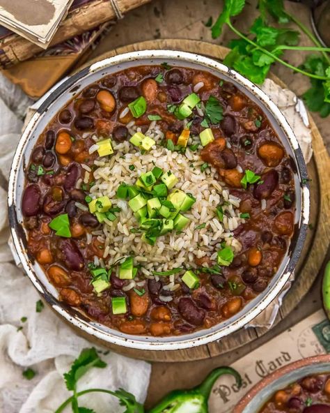 Easy, comforting, and flavorful, this oil free Instant Pot Vegan Charro Beans is wholesome, budget friendly, and ultra-satisfying. #wholefoodplantbased #vegan #oilfree #glutenfree #plantbased | monkeyandmekitchenadventures.com Clean Eating Soup Recipes, Charro Beans, Monkey And Me Kitchen Adventures, Instant Pot Vegan, Healthy Food Photography, Vegan Food Photography, Monkey And Me, Clean Eating Soup, Cowboy Beans