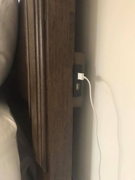 Like the idea of usb sockets etc in /behind headboard Headboard With Phone Charger, Headboard With Nightstand Attached, Built In Bedhead, Bedroom Joinery, Reclaimed Headboard, Bedroom Art Studio, Pallet Bed Headboard, Modern Wooden Bed, Rustic Wood Headboard