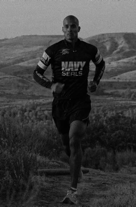 Men Success Aesthetic, Nfl Motivation Wallpaper, Anger Aesthetics Male, Running Motivation Wallpaper, David Goggins Running, Strength Photos, David Goggins Wallpaper, Grind Aesthetic, Mentality Wallpaper