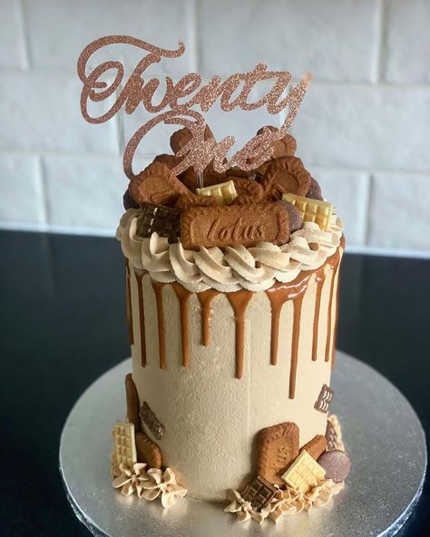 Biscoff Drip Cake, Biscoff Birthday Cake, Lotus Biscoff Cake, Biscoff Butter, Biscoff Cake, Cake Inside, Biscoff Spread, Cake Decorating For Beginners, Tall Cakes