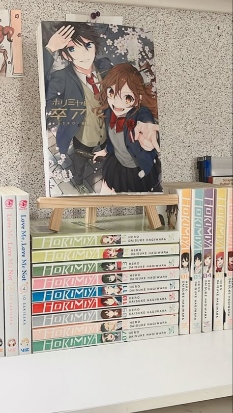 Cute Manga Recommendations, Love Me Love Me Not Manga, Manga Book Aesthetic, Mangas To Read, Horimiya Manga, Manga Recommendation, Anime Bedroom Ideas, Manga Gift, Tous Les Anime