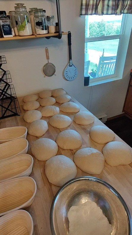 Selling Sourdough At Farmers Market, Sourdough Market Display, Farmers Market Sourdough Display, Sourdough Farmers Market Stand, Farmers Market Bread Display, Sourdough Business, Sourdough Aesthetic, Sourdough Microbakery, Bread Station