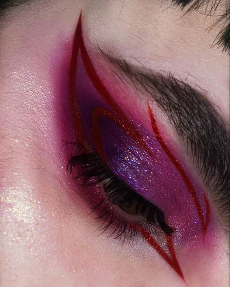 Red And Purple Makeup Look, Purple And Red Eyeshadow Looks, Red Graphic Liner Makeup, Red And Purple Eyeshadow, Red Purple Makeup, Purple And Red Makeup, Red And Purple Makeup, Colorful Glam Makeup, Red Makeup Looks