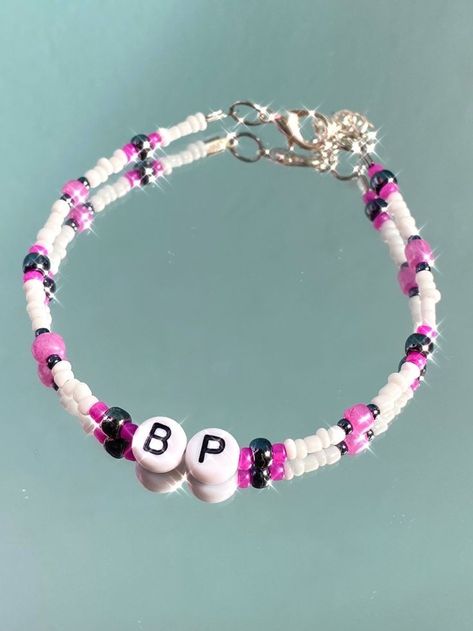 Pulseras Aesthetic Kpop, Kpop Idol Bracelet, Blackpink Bracelet, Skz Ateez, Pulseras Aesthetic, Kpop Accessories, Jewelry Kpop, Pulseras Kandi, Bts Bracelet