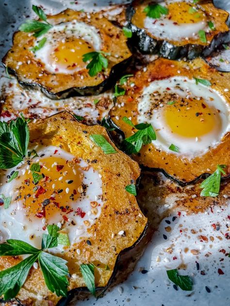 Acorn Squash Egg-In-A-Hole — All Types Of Bowls Acorn Squash Egg In The Hole, Paleo Acorn Squash Recipes, Whole 30 Acorn Squash Recipes, Paleo Acorn Squash, Types Of Bowls, Healthy Food Recipies, Acorn Squash Recipes, Pasta Sides, Dairy Free Gluten Free