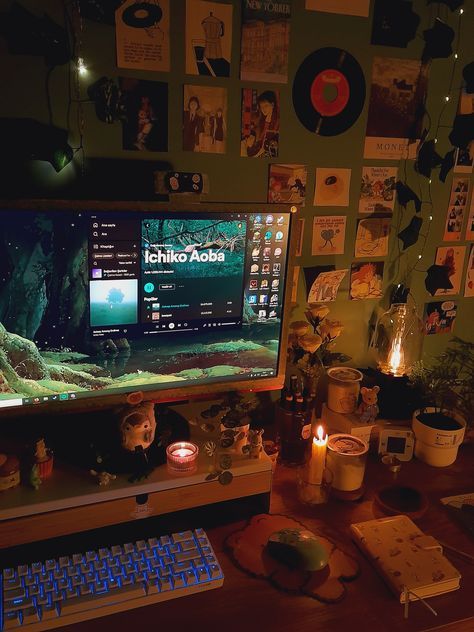 Room Decor Bedroom Gaming, Grunge Gamer Aesthetic Room, Indie Gaming Setup, Cosy Game Setup, Cottage Gaming Setup, Pretty Pc Setup, Vintage Gaming Setup Aesthetic, Gaming Set Up Cozy, Apartment Gaming Room