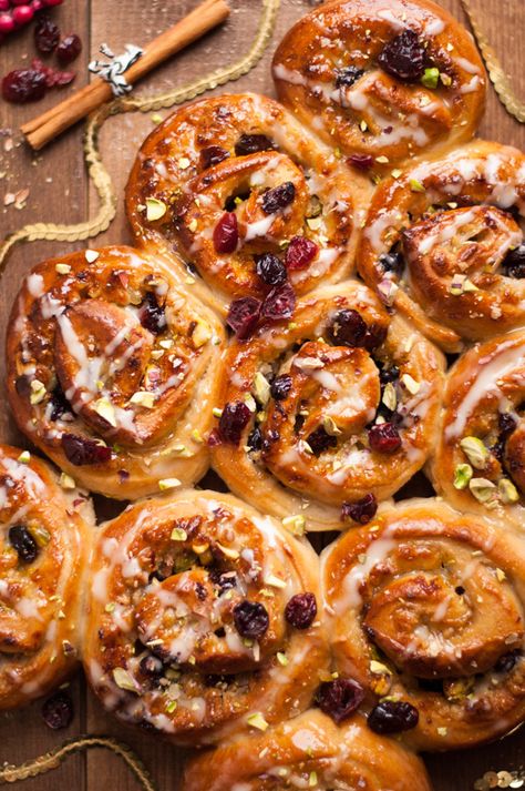 Chelsea Bun Recipe, Orange And Cranberry, Chelsea Buns, Chelsea Bun, British Baking Show Recipes, Great British Baking Show, Baking Buns, British Baking Show, Breads And Pastries