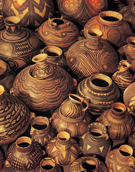 Yangshao Culture vases, from Gansu Province, China Ancient Pottery, Brown Eyed Girls, Perfect World, Modern Interior Design, Earth Tones, Brown Gold, Art History, Ceramic Tiles, Color Me