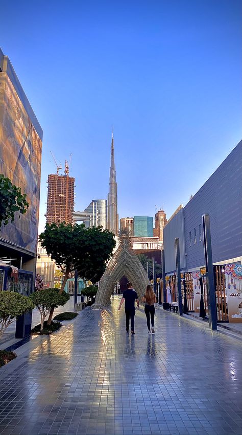 City Walk Dubai, Iphone Mirror Selfie, Travel Dubai, Dubai Aesthetic, Visit Dubai, Dubai City, Dubai Travel, Burj Khalifa, Old City