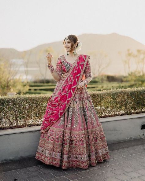 Pankhuri Sharma, Dolly Jain, Heavy Lehenga, Hardik Pandya, Bridal Lehenga Designs, Indian Fashion Saree, Brown Hair Balayage, Indian Brides, Indian Bridal Fashion