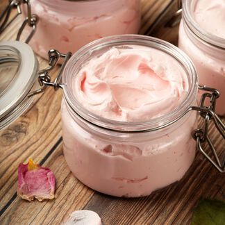 Rose Body Butter, Homemade Body Butter, Diy Body Butter, Body Butters Recipe, Rose Body, Avocado Butter, Diy Kosmetik, Fashion Vibes, Lightweight Moisturizer