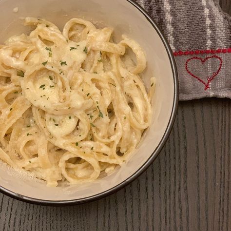 Danielle Ruggiero on Instagram: “Fettuccini Alfredo is one of those dishes I have maaaaybe once a year. Yes, it’s heavy. Yes, it’s made with lots of butter and cream. No,…” Real Fettucini Alfredo, Fettachini Alfredo Recipes, Fediccini Alfredo Sauce, Fedichinni Alfredo Recipe, Fettucini Alfredo Photography, Fetuccini Alfredo, Fettuccini Alfredo, Alfredo, A Year