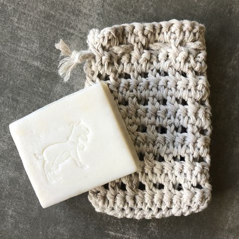 Crochet Soap Cozy Free Pattern, Knit Soap Pouch Pattern, Knitted Soap Sacks Patterns, Crochet Soap Bag Free Pattern, Crochet Soap Saver Pattern Free, Crochet Soap Saver Pattern, Crochet Skincare, Crochet Soap Bag, Soap Saver Pattern