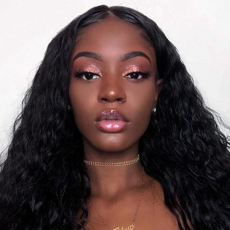 Simple Gold Makeup Looks Black Women, Pink Gold Makeup, Make Up Rose, Curly Hair Coloring, Fancy Couple, Rose Gold Makeup Looks, Gold Eyeshadow Looks, Rosa Make-up, Rose Gold Palette