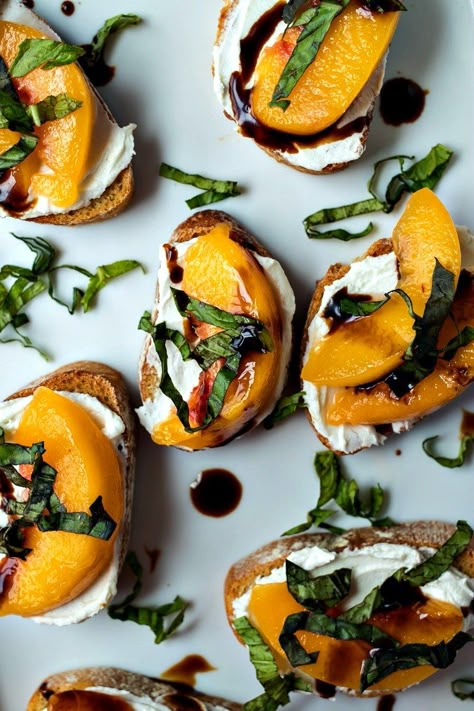 Peach Goat Cheese, Wine Snacks, Cheese Crostini, Sliced Peaches, Goat Cheese Crostini, Toasted Baguette, Goat Cheese Appetizer, Gourmet Appetizers, Whipped Goat Cheese