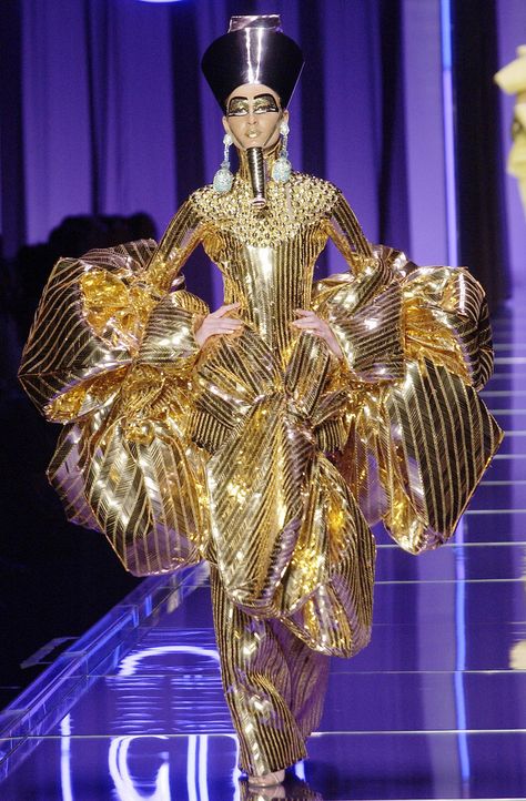 Christian Dior, Spring-Summer 2004 Galliano Dior, Egyptian Fashion, Egypt Fashion, Collection Couture, Christian Dior Haute Couture, Iris Van Herpen, Moda Paris, Dior Haute Couture, Couture Mode