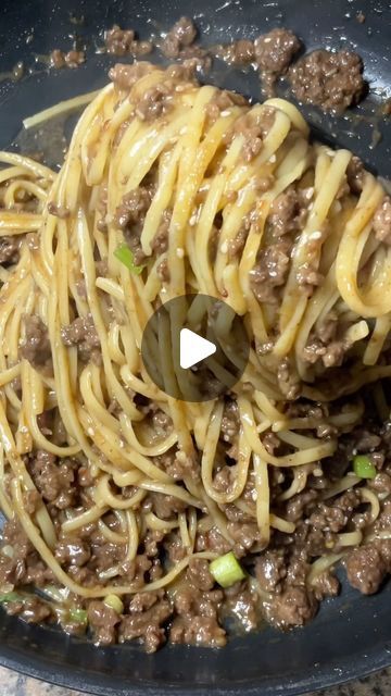 Easy Meal Ground Beef, Yummy Dinners With Ground Beef, Easy Quick Dinners For Family, Easy Dinners Videos, Mongolian Bbq Noodles, Easy Ground Hamburger Recipes, Ground Beef And Pasta Recipes Easy, Beefy Noodles Recipe, Ground Beef Videos