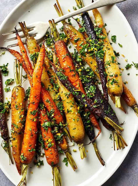 Roasted Vegetables Thanksgiving Recipe, Roasted Purple Carrots, Best Carrot Recipes Side Dishes, Rainbow Carrots Side Dish, Gourmet Carrots Recipe, Carrot Thanksgiving Recipes, Thanksgiving Sides Carrots, Roasted Mini Carrots, Carmalized Carrots