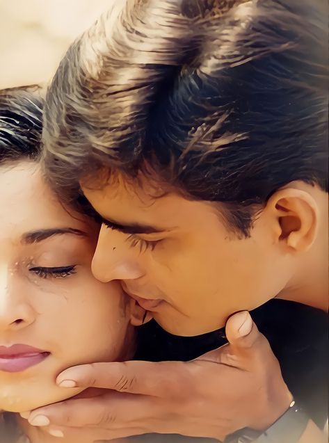 Alaipayuthe Movie Stills, Surya Actor, Childhood Memories 90s, My Love Song, Dark Phone Wallpapers, Saree Models, Movie Stills, Black Screen, Actor Photo