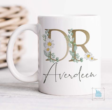 Doctor Mug Design, Doctor Painting, Doctor Mug, Doctor Graduation Gift, Doctor Graduation, Gift For Doctor, Mugs Design, Diy Birthday Gifts For Friends, Nurse Mugs