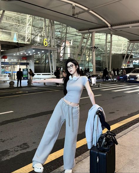 Airport Ootd, Pink Money, Office Fits, Outfit Korean Style, Outfit Korean, Airport Look, Incheon Airport, Travel Fashion, Incheon